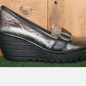 Fly London Yond, Size 40 EU/9-9.5 US, Antique Silver w Black Strap